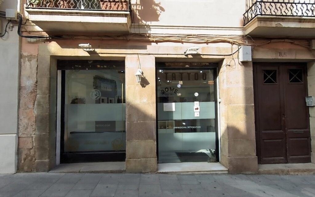 fachada dome tattoo mataro estudio de tatuajes de alta calidad y piercings